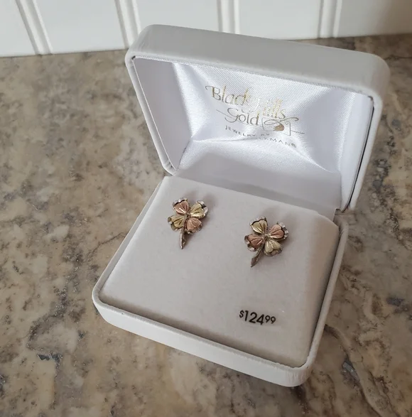 Black Hills Gold Four-leaf Clover Stud Earrings NWT - Picture 3 of 8